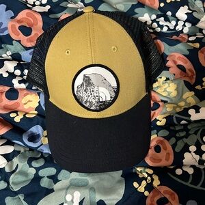 Brand new NORTHFACE trucker hat